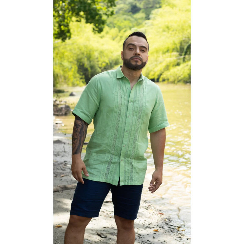 Guayabera Verde Manzana Calada Cuello de Ángel