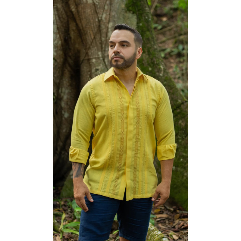 Guayabera Amarilla Calada Cuello y Cartera Escondida