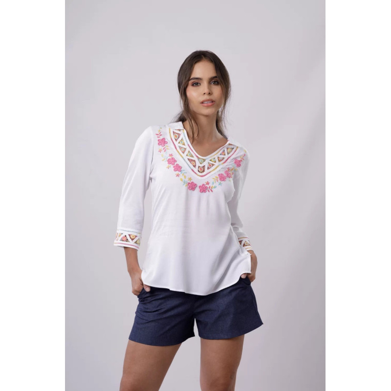 Blusa Blanca Con Sesgos Manga Corta ,Bordado en Pasado , Rococo, Patecabra Y Arañas