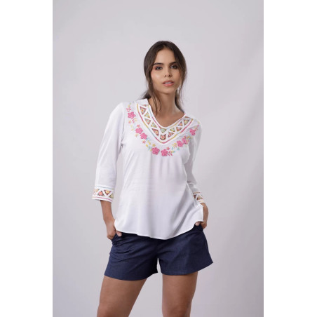 Blusa Blanca Con Sesgos Manga Corta ,Bordado en Pasado , Rococo, Patecabra Y Arañas